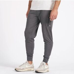 Vuori  Men's Sunday Performance Joggers Small Gray